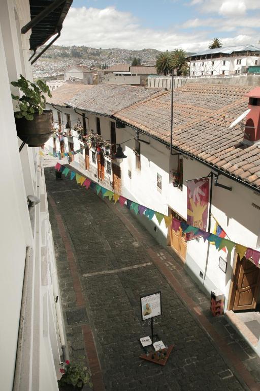 Hotel Interamericano Quito Exterior photo